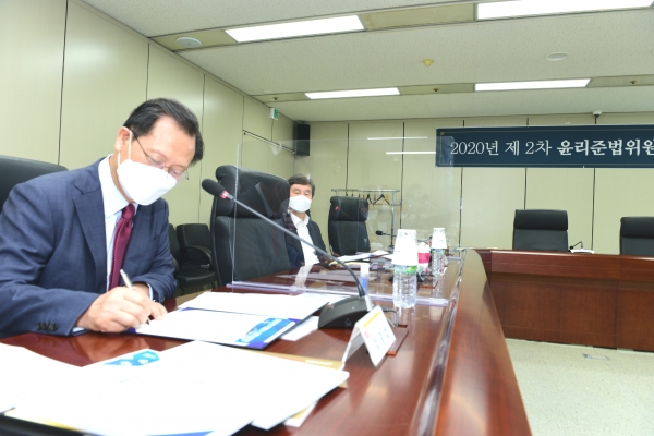 한전 김종갑사장은 고객 및 협력사와 공정경쟁을 선포했다.
