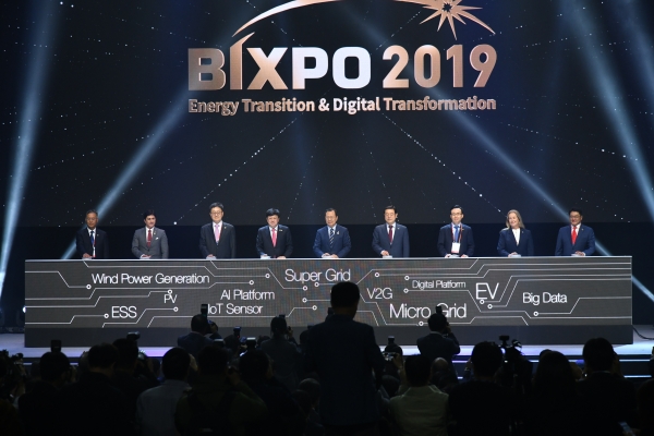 지구촌 최대 종합에너지박람회인 'BIXPO 2021'이 한국전력공사 주최로, 11월10일부터 12일까지 사흘간 광주광역시 김대중컨벤션센타에서 개최된다. 사진은 2019년 개최된 'BIXPO 2019' 개막식 장면.