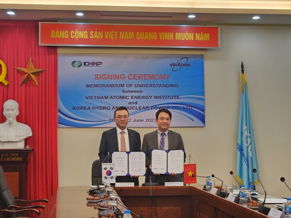 한국수력원자력이 22일 베트남 하노이에서 베트남원자력연구원과 원자력 및 SMR 분야 협력을 위한 양해각서를 체결했다.