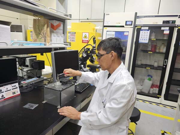 원자력연구원서 납 용접기 노즐의 내구성을 향상하기 위해 노즐 부식 저감 실험을 하고 있다.