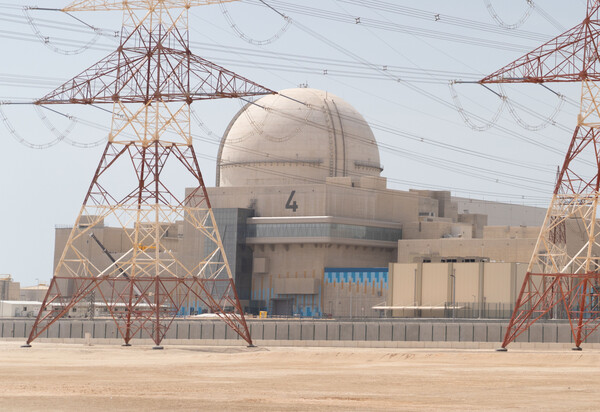 한국형 원전인 ‘UAE 바라카 원전 4호기’가 연료 장전에 들어가 내년 상업 운전을 눈앞에 뒀다.