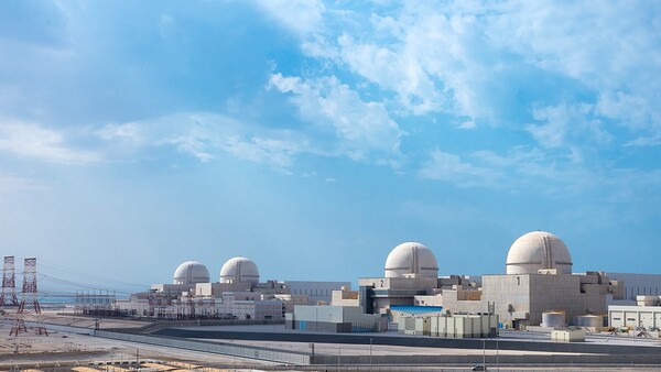 한국형 원전인 ‘UAE 바라카 원전 1-4호기’ 전제 전경. 2024년 모든 호기가 상업 생산을 시작한다.