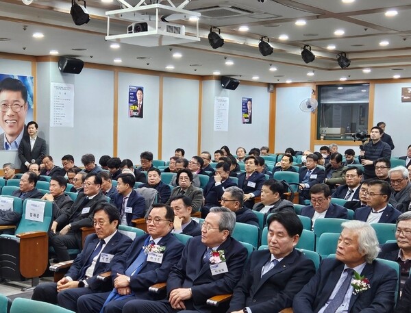 김동환후보 출정식에는 전국 각지에서 내노라하는 전기기술인들이 지지자로 대거 참석했다.