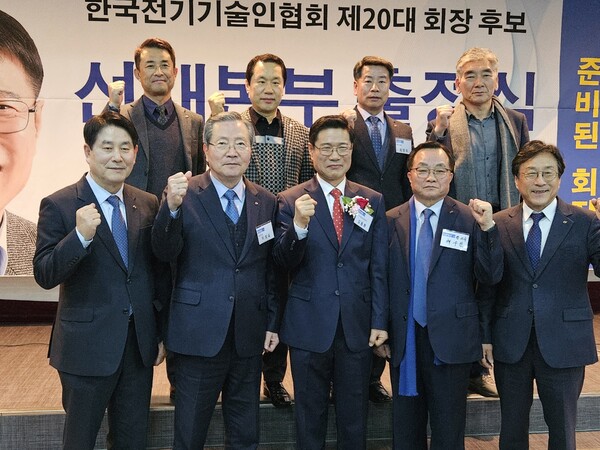 김동환후보를 측면 지원하는 전북도회 회원들.