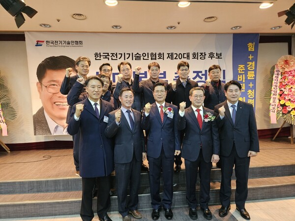김동환후보의 선전을 응원하는 경남도회 회원들.