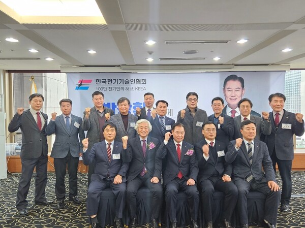 박창환후보가 승부수를 띄우고 있는 수도권과 지방의 내노라하는 대의원 다수를 보유한 알짜배기 시도회장들의 지지 선언 사진